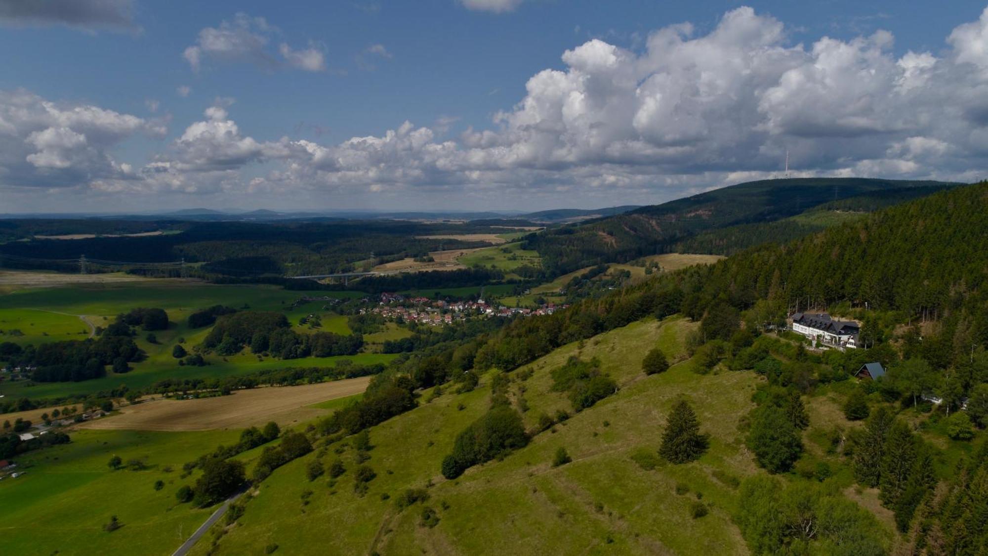 Die Triniushuette "Thueringens Schoenste Aussicht" Rauenstein Buitenkant foto