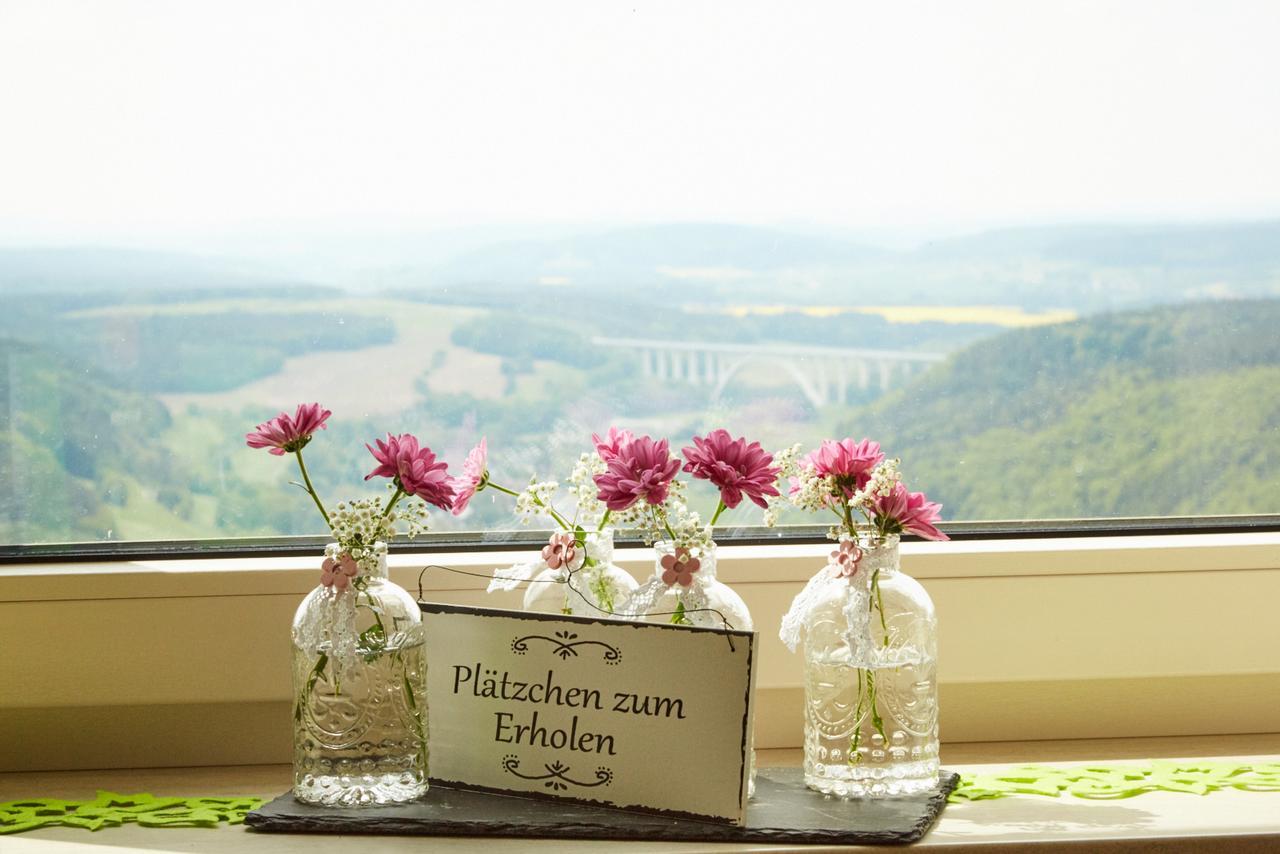Die Triniushuette "Thueringens Schoenste Aussicht" Rauenstein Buitenkant foto